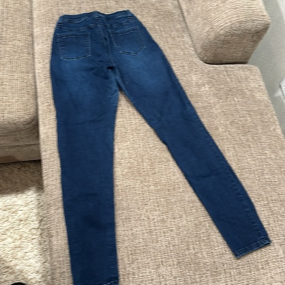 booty enhancing dark skinny jeans - Picture 2 of 4